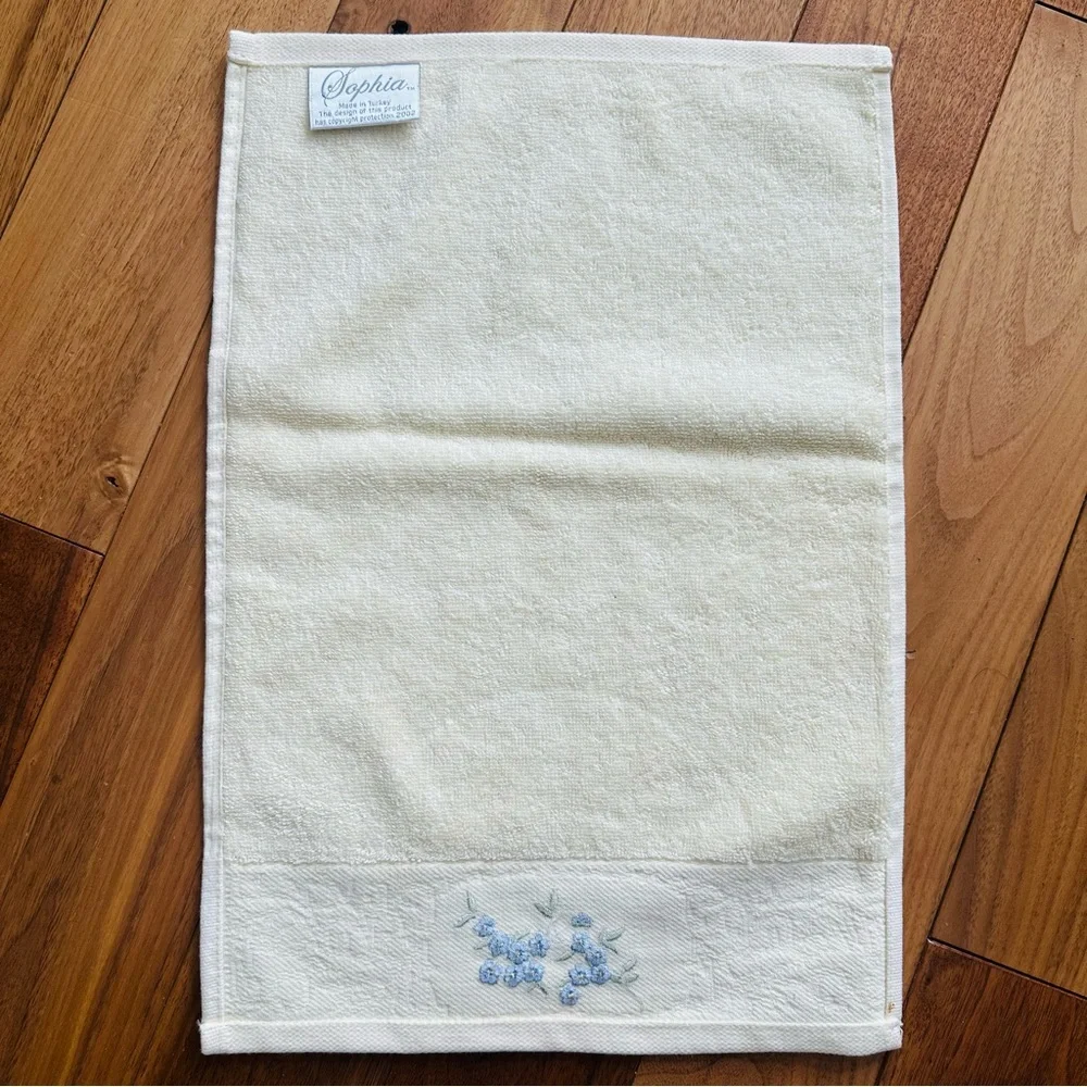 Sophia Vintage Hand Towel Embroidered 100% Cotton NWOT